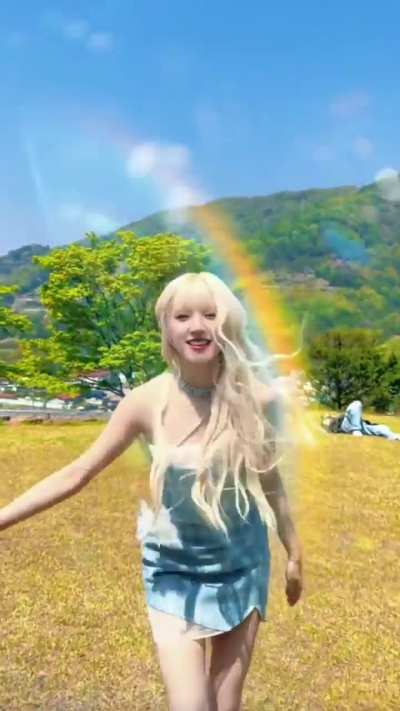 she is full of youthful energy (Yuqi rednote update)