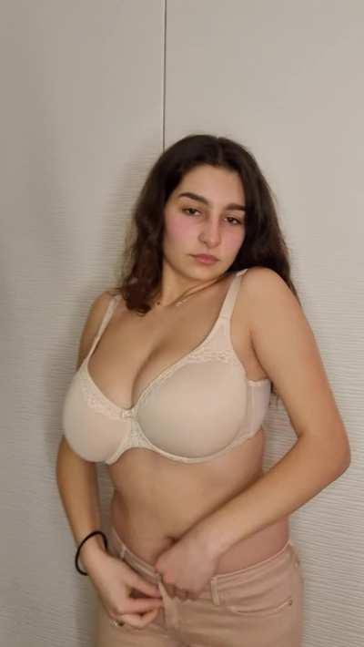 (18)the first 5 are allowed to give me a titty fuck👅😈