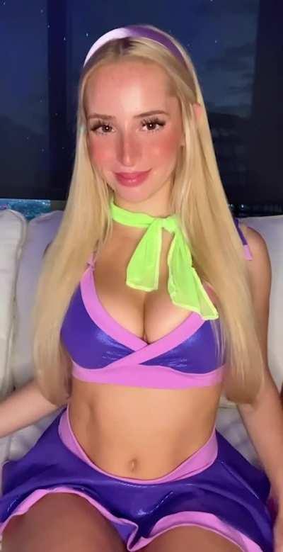 daphne showing off the good :P