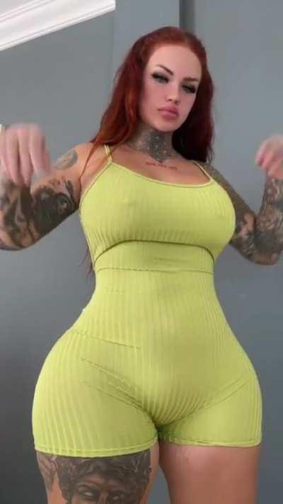 Big booty curvy n' tattoos