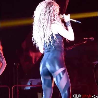 Hypnotized by Shakira’s effort to make every man cum