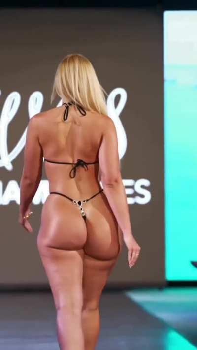 Karen Rodriguez (Hot Miami Styles)