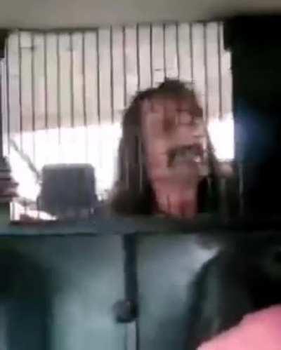 Un fino y letrado ciudadano expresa su descontento elocuentemente con excelente información y datos fehacientes hacia el estado civil de un funcionario policial.