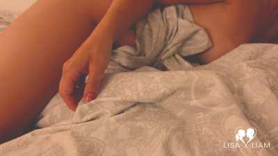 Real Amateur Couple Passionate Handjob in Bed
