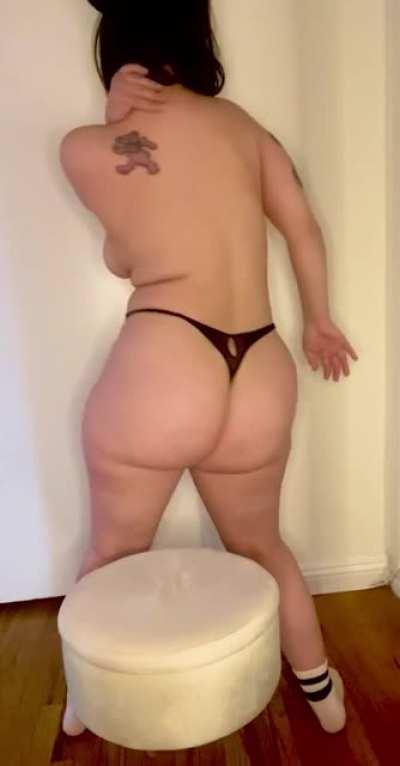 do you like when I striptease for you? 🖤