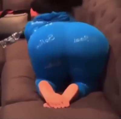 she waiting for a big ass dick in her I’m telling u 🥱