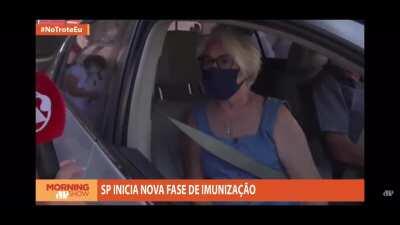 Foram entrevistar uma mulher que estava se vacinando hoje, perguntaram se ela estava ansiosa por se vacinar... Ela diz que ainda preferia o ''kit covid'' 🤡