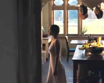 Thin Nightgown, Thick Jennifer