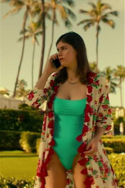 Alexandra Daddario and her jiggling boobs