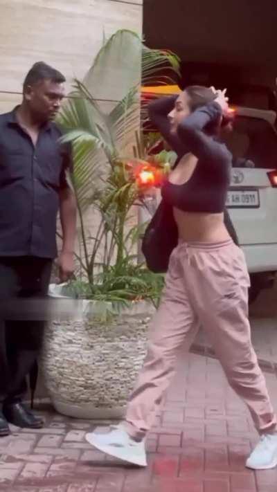 Malaika Arora Hot Look in Black Gym Bra 🔥