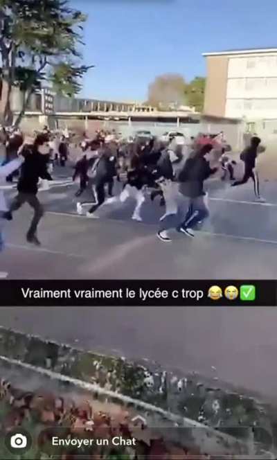 Chasing away the fash in uniform - Cité Scolaire de St Nazaire, France - 05-11-20