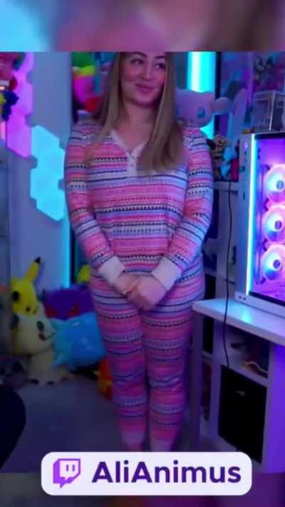 AliAnimus got that 🍑🤤