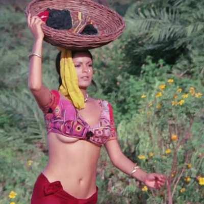 Zeenat Aman UnderBoob plot