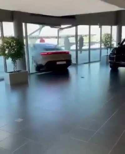 Praise both the camera men for being unfazed