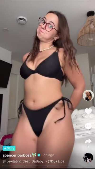 Spencer Barbosa black bikini dancing/feeling herself🖤🖤👙 1/2