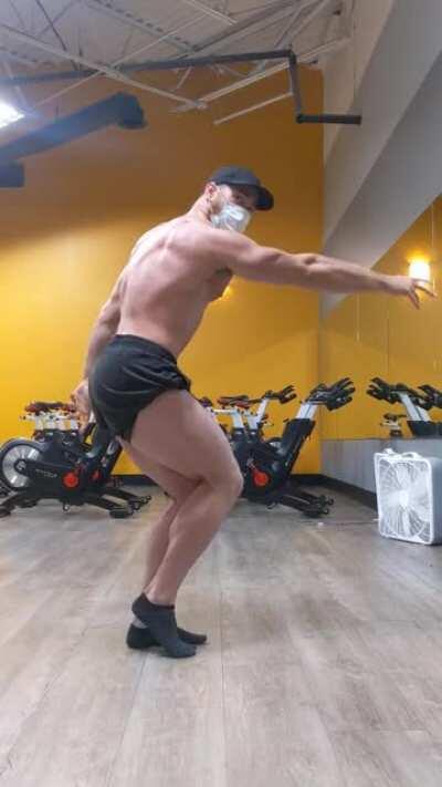 Routine I've been working on for the upcoming season. Stole the song from Fouad's 2017 Arnold routine.