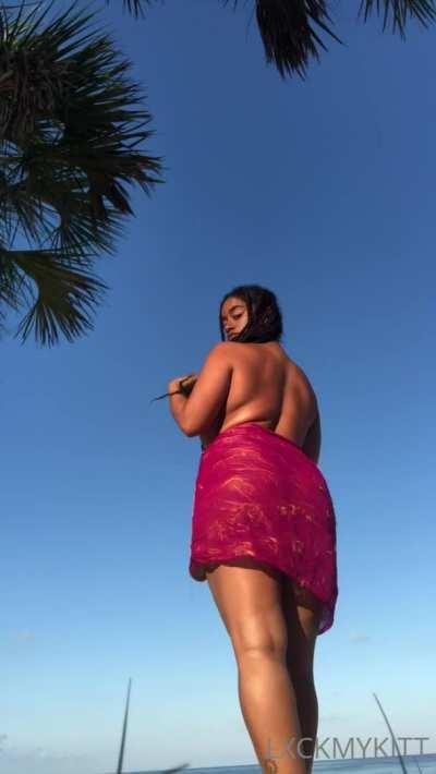 Love those 🥵tits out in the wild🔥