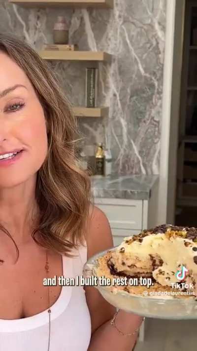 Giada de laurentiis wants you eat her pie