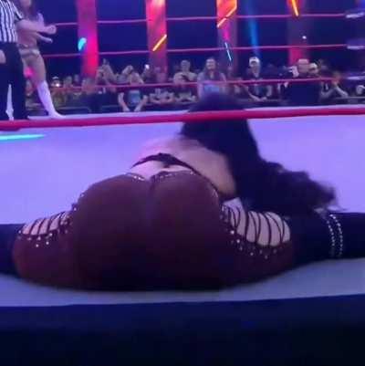 Melina makes her in ring debut in IMPACT wrestling
