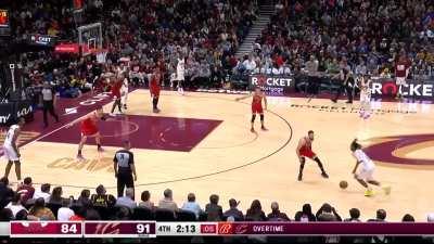 [Highlight] Darius Garland with a big shot and a big pass late in the 4th Quarter.