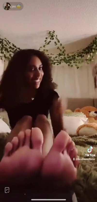 Cute face with big soles