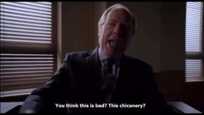 なんで一部の人が英語を話してたのか、設定的な理由あるの？