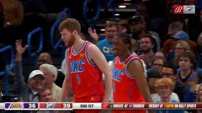 [Highlight] Jalen Williams with the buzzer-beater from mid-range as the Thunder drop 39 1st quarter points on the Lakers!