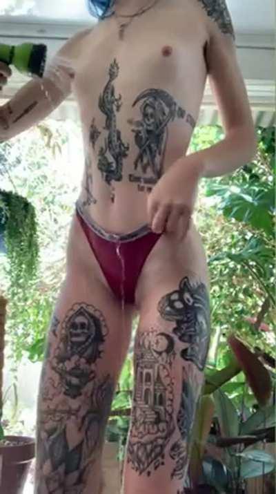 tiny but i make up for it with fun😛😛😛😛