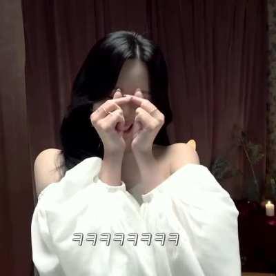 211227 - Get mesmerized by Mina's beauty