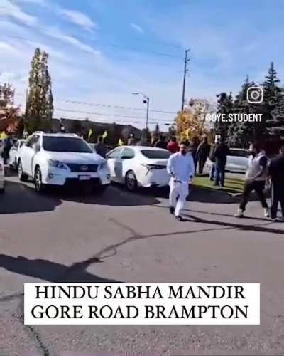 India-Canada conflicts getting out of hand. Fight broke in Hindu Sabha Mandir, Brampton Canada. People with Indian flag is also visible in video.