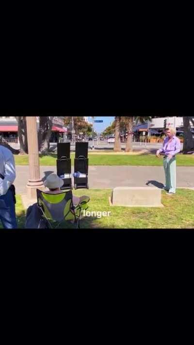 Giorno Giovanna threatens chair enjoyers