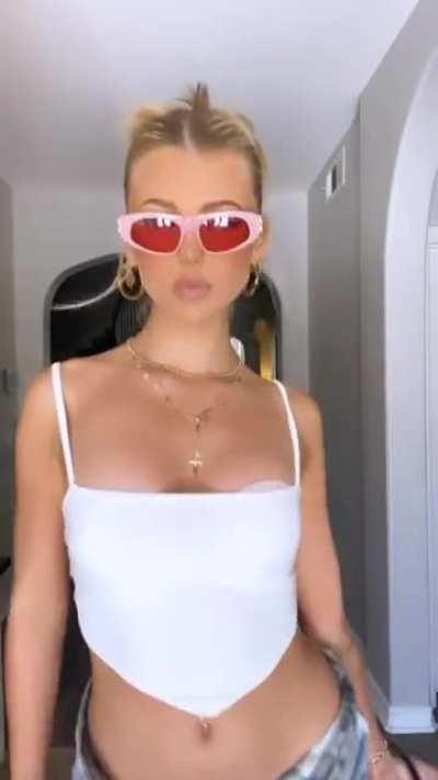 Tease start Loren 👅