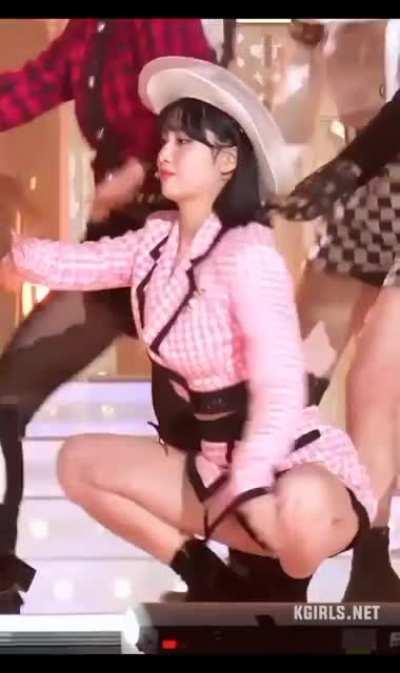 TWICE Momo Gayo Daejeon bold choreography action