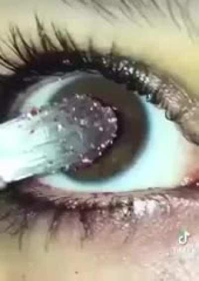 Thanks I hate how she does eyeshadow