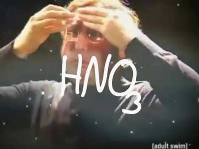 Ich noch komplett müde, währenddessen mein Chemie Lehrer