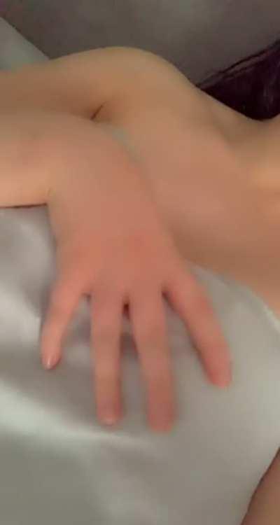 I need someone to join me in bed...😘