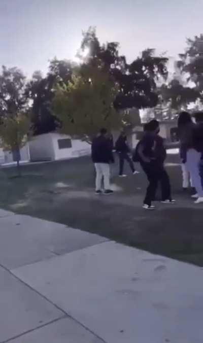 Highschooler pulls out knife during fight