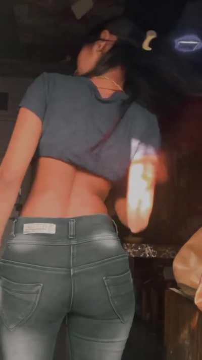 Ni__233 this cheap slut makes me dammn hard she looks like kaam wali bai ki beti that can do anything for money