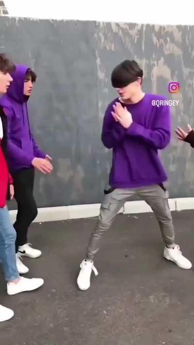 Er schützt sie vor was krassem 