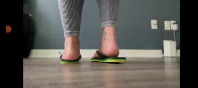 @sashamonae flip flop tease