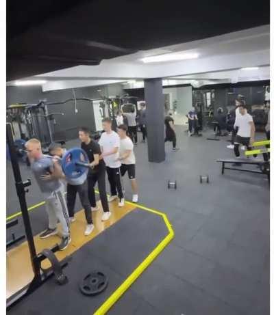 Being bros at the gym