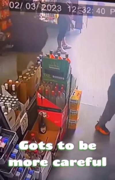 He was shopping but that brotha was also shopping  🤣 (guy gets gun snatched)