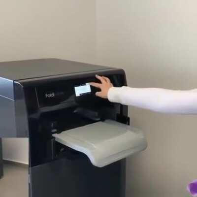 Shirt folding machine