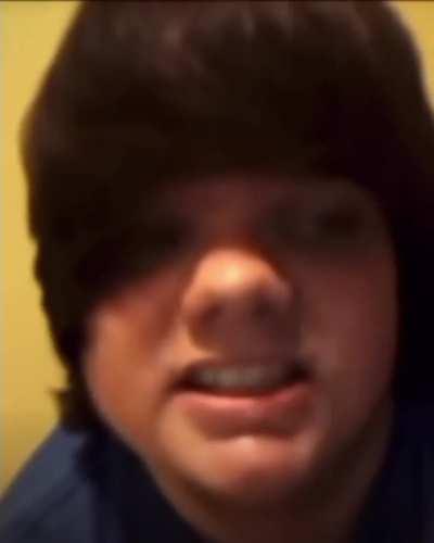 Atustic man is willing to thug for his iPod☹️