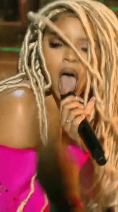 Chloe Bailey 🎤👅