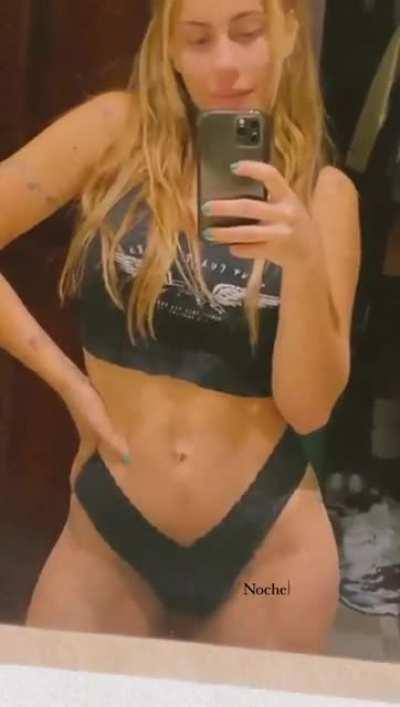 Kenia Gonzalez (@keniamusicr)