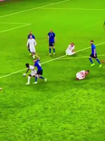 Harry Kane and Kalvin Phillips magically heal from an injury .