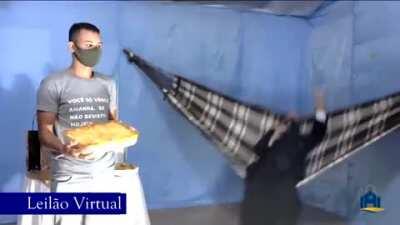 Segura a lasanha Carlinhos!