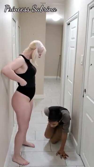 Kneeing my Roommates Balls up to his Throat