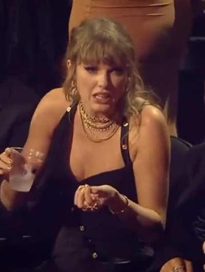 More of Taylor at the VMA's